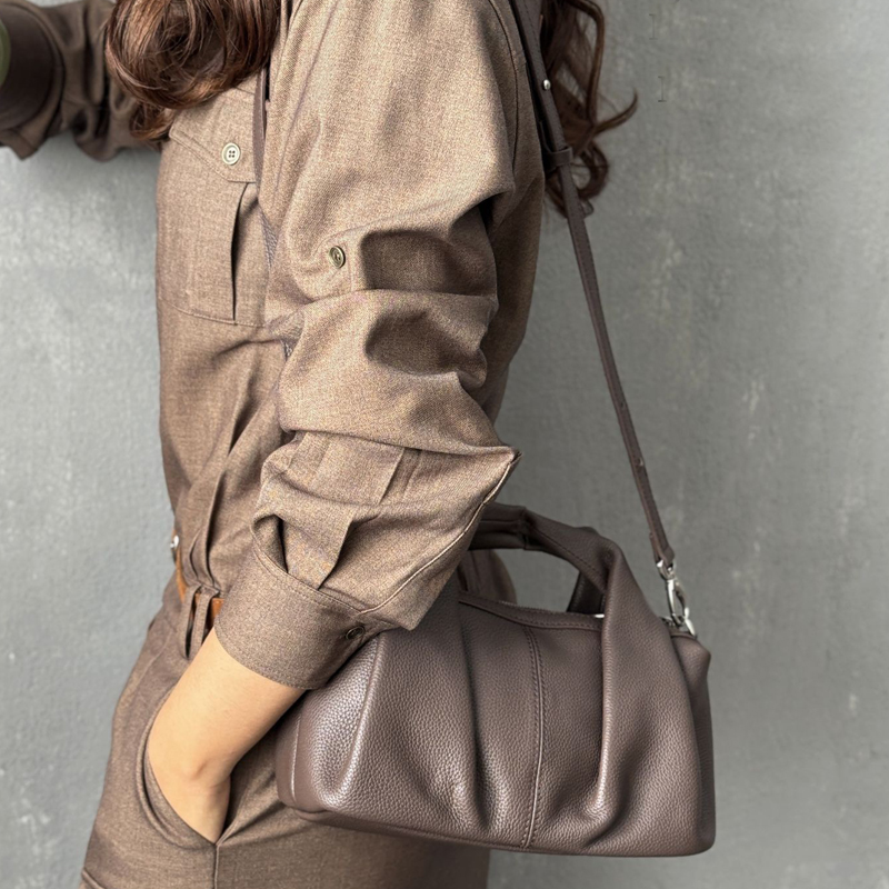 Custom Initials Leather Pillow - Luxury Bags Japan ulasan dan harga